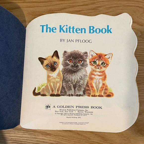 Vintage! The Kitten Book A Golden Shape Book By Jan Pfloog 1971 Paperback Book - Picture 4 of 7